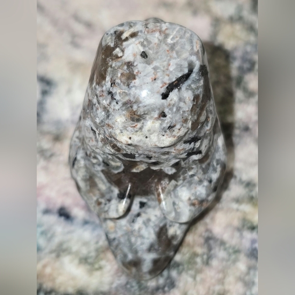 🦜 Natural Yooperlite Stone Tucan Carving - Picture 6 of 8